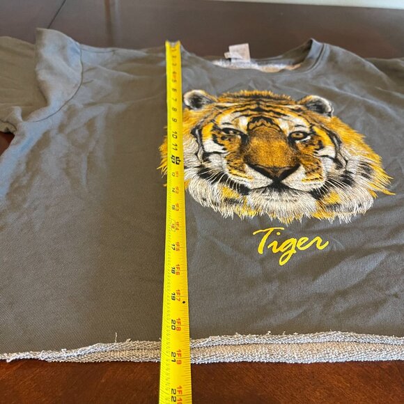 Love Vintage Tiger Graphic Cropped Sweatshirt Large nwot - Picture 9 of 10